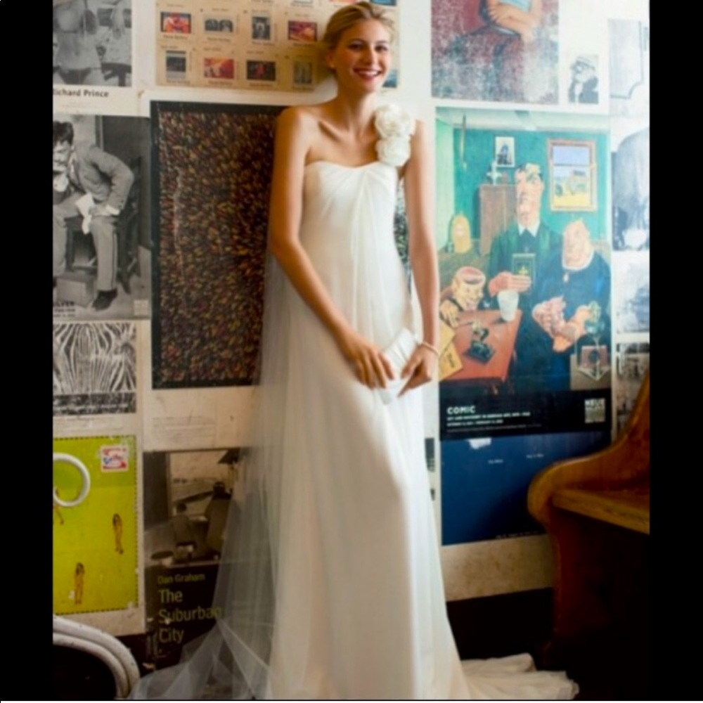 Davids Bridal Galina free flowing A line sweetheart neckline ivory wedding dress